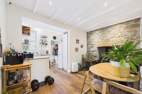 dining area to kitchen