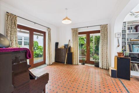 conservatory/music room