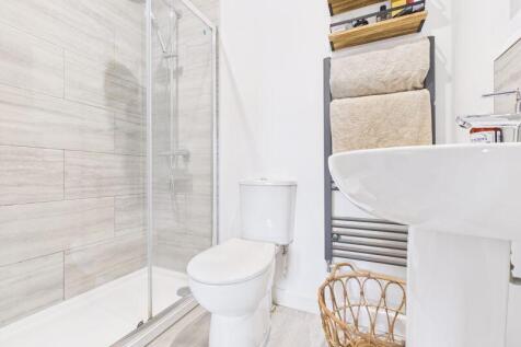 en-suite shower room