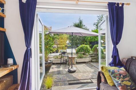 Living room/diner to outside