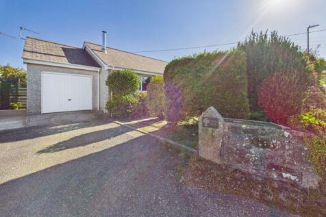 Garage/ Driveway