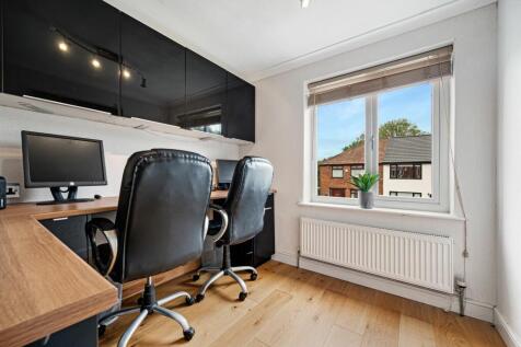 Bedroom 4 / Office