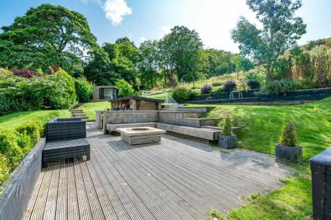 Rear Decking and Barbecue Area