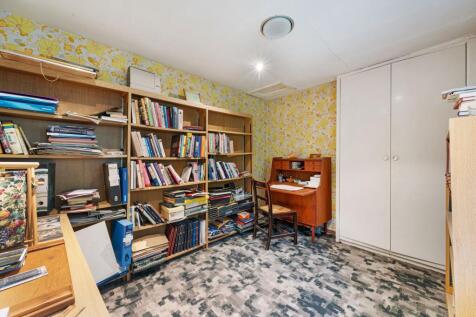Bedroom 5 / Study