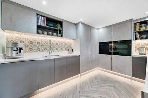 Family Kitchen / Dining Room