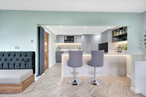 Family Kitchen / Dining Room