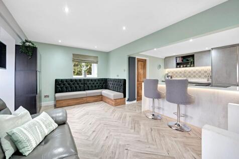 Family Kitchen / Dining Room