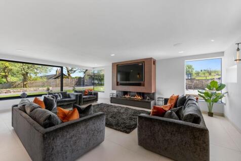 Formal Lounge 