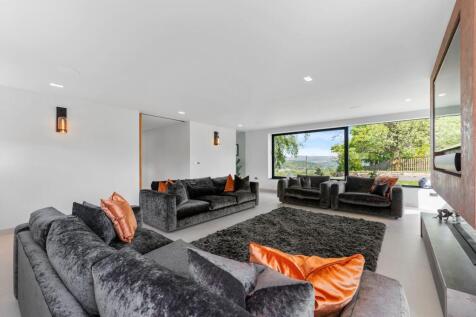 Formal Lounge 