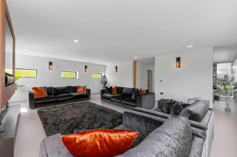 Formal Lounge 