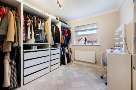 Bedroom 2 / Dressing Room