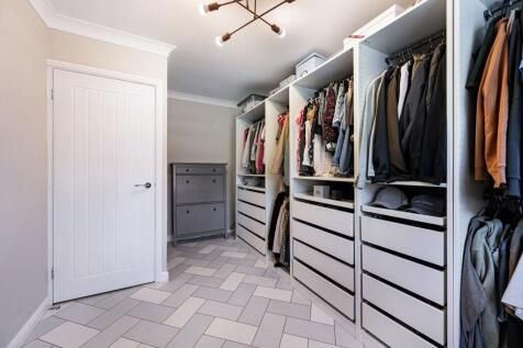 Bedroom 2 / Dressing Room