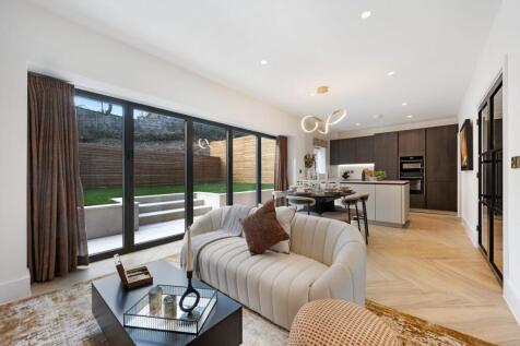 Kitchen /  Breakfast /  Family Room