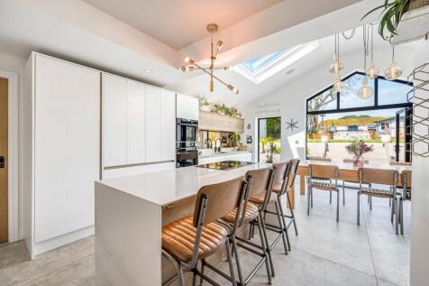 Kitchen/ Dining Room 