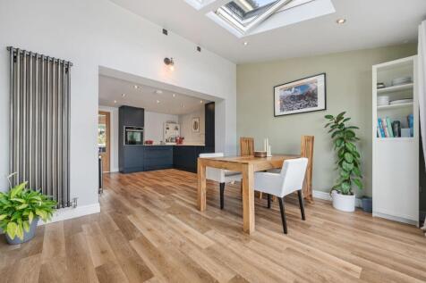 Kitchen/ Dining Room