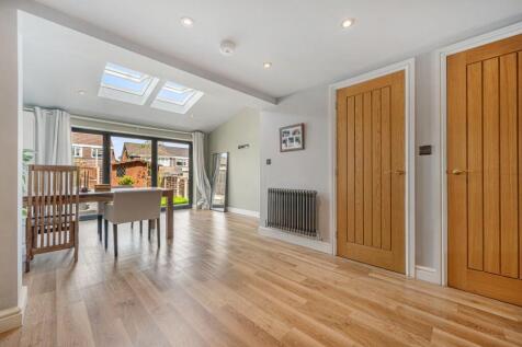 Kitchen/ Dining Room