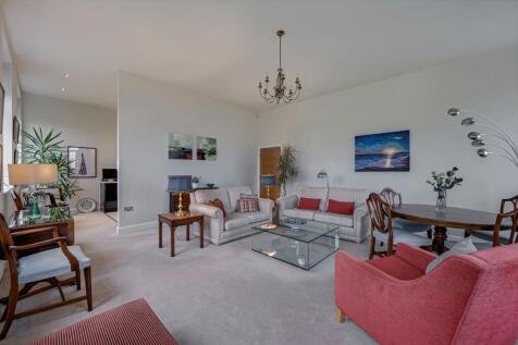Lounge / Dining Room