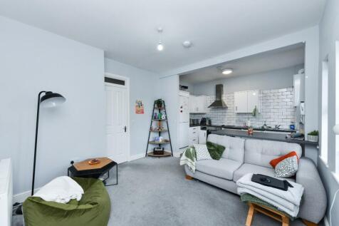 Lounge / Kitchen