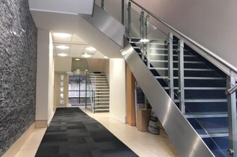 Reception / Lifts