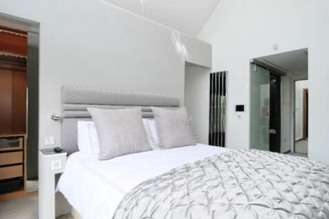 Master Bed 1