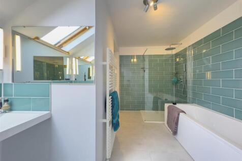 Master En-suite Bathroom