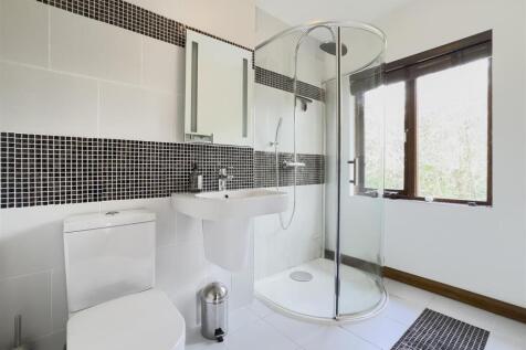 En-suite to Bedroom 2