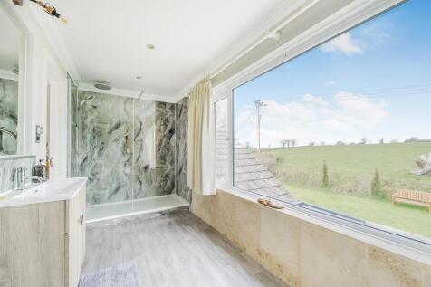 En-suite to Master Bedroom
