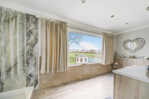 En-suite to Master Bedroom