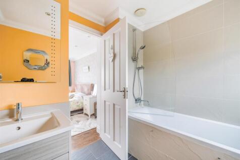 En-suite to Bedroom 2