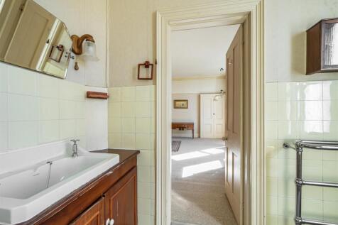 En-suite into Bedroom