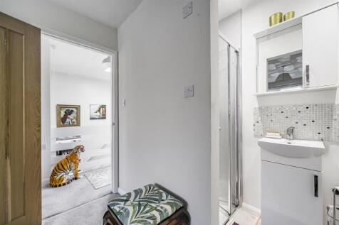 En-suite out to Landing