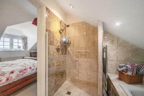 En-suite to Bedroom 4