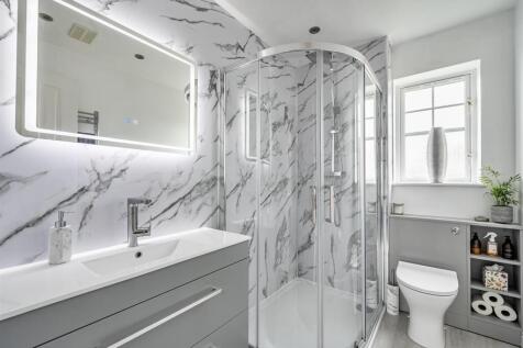 Master En-suite Shower Room