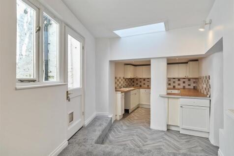 KITCHEN 2.jpg