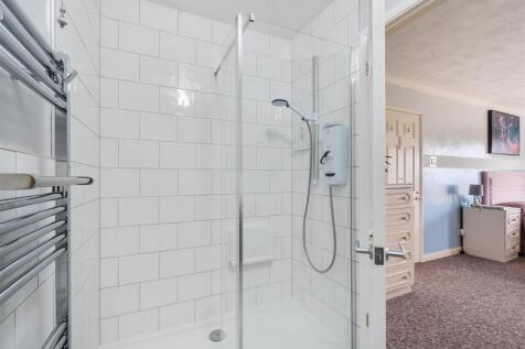 Bedroom 1 En-suite
