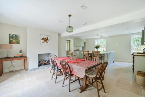Kitchen/Dining Area