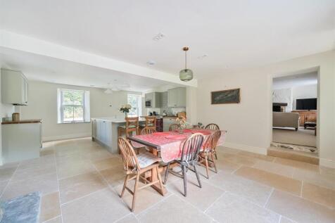Kitchen/Dining Area