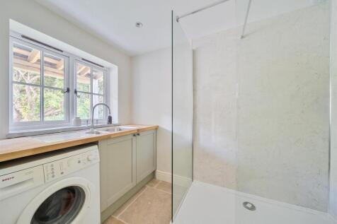 Laundry/Shower Room