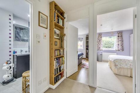 Inner Hallway into Bedrooms/Shower Room