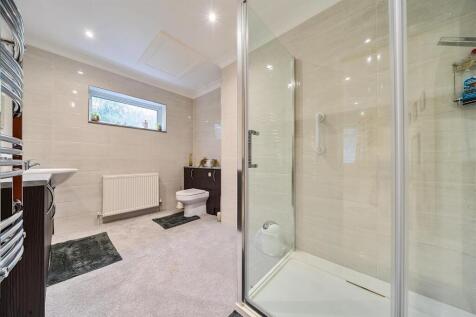 En-suite to Bedroom 2