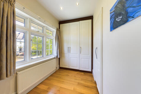 Walk-in Wardrobe