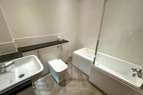 BATHROOM.jpeg