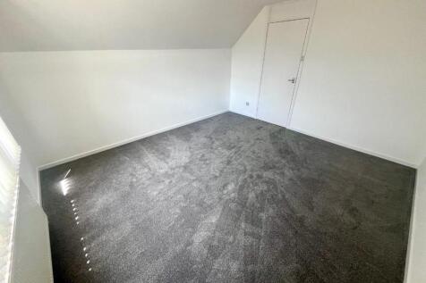 BEDROOM 1.1.jpg
