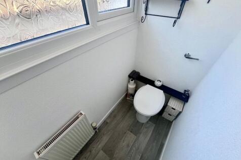 TOILET.jpg