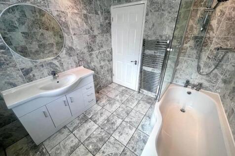 BATHROOM 1.1.jpg