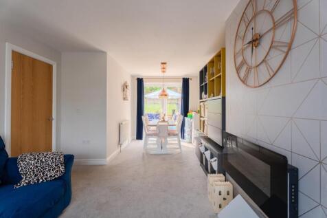Camberley Crescent-13.jpg