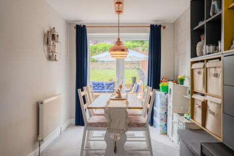 Camberley Crescent-11.jpg