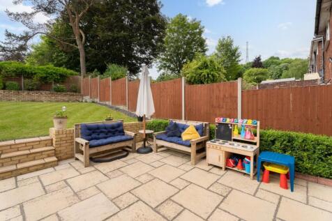 Camberley Crescent-20.jpg