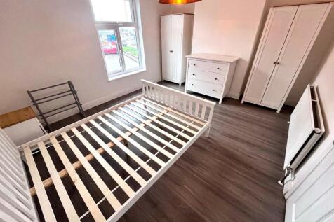Bedroom 1.jpg