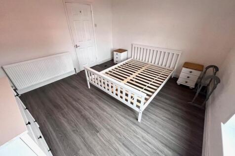 Bedroom 1.2.jpg